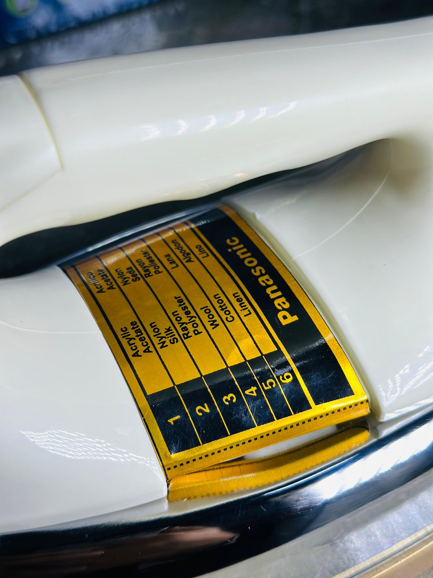 Automatic Panasonic Iron - De-luxe Model Safety auto-shutoff feature